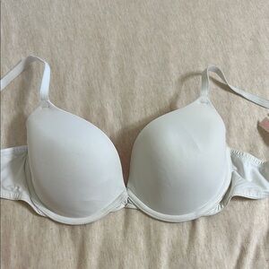 Victoria's Secret White T-Shirt Bra with Underwire Support
